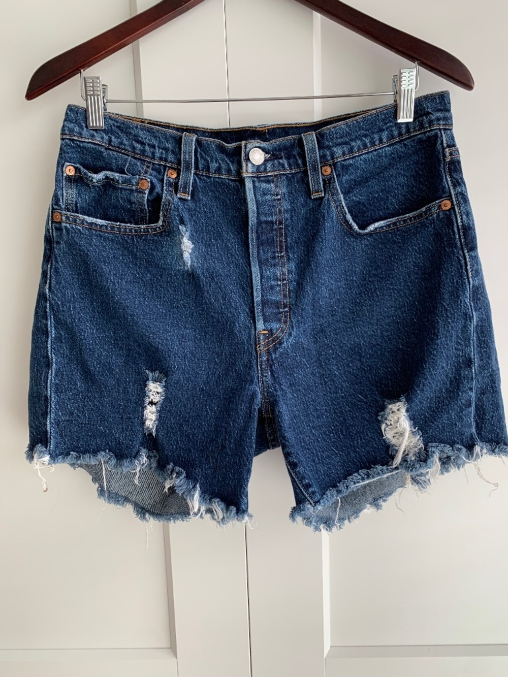 Levi's 501 Jean Short Indigo Blue Women's size 31 distressed frayed hem